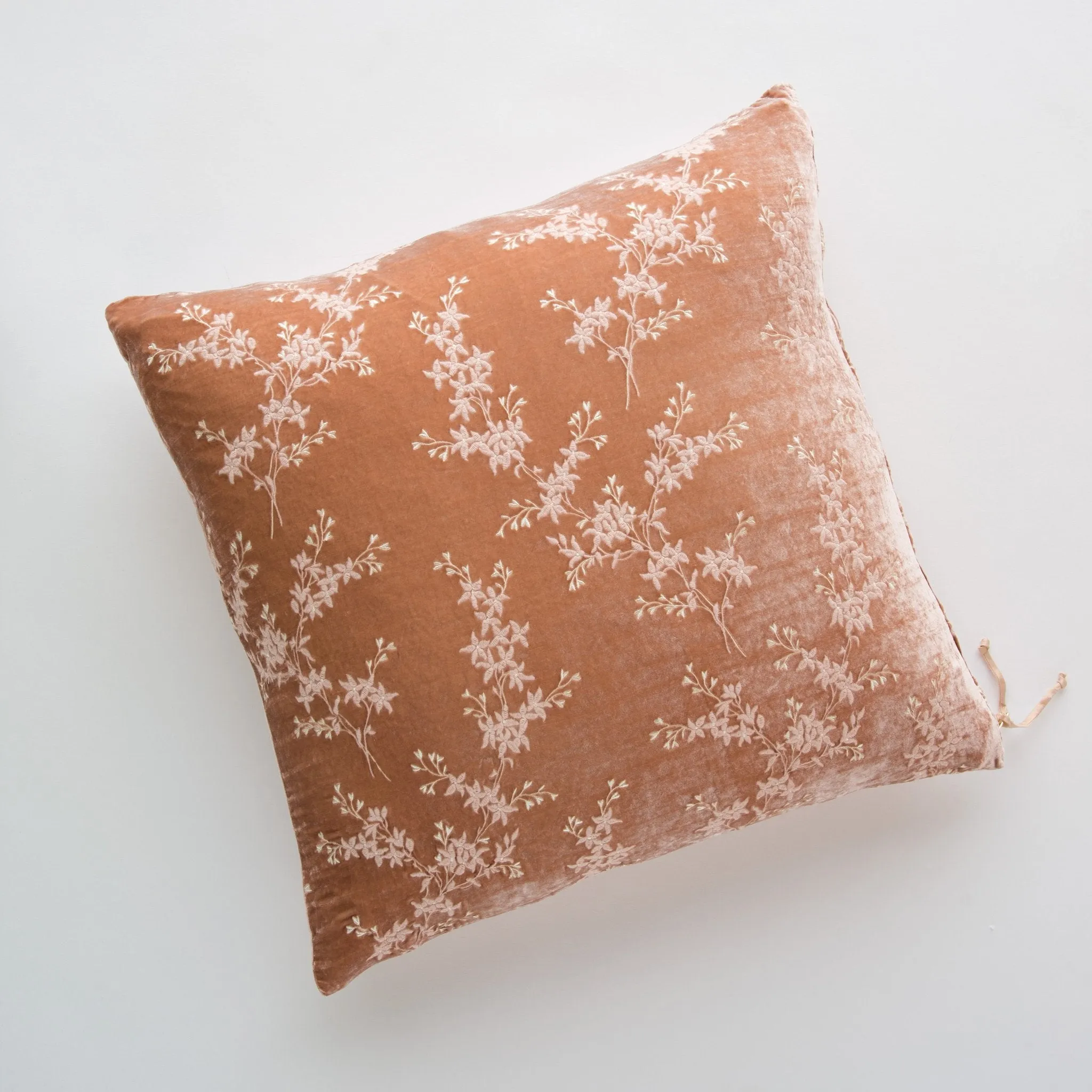 Bella Notte Lynette 24x24 Pillow
