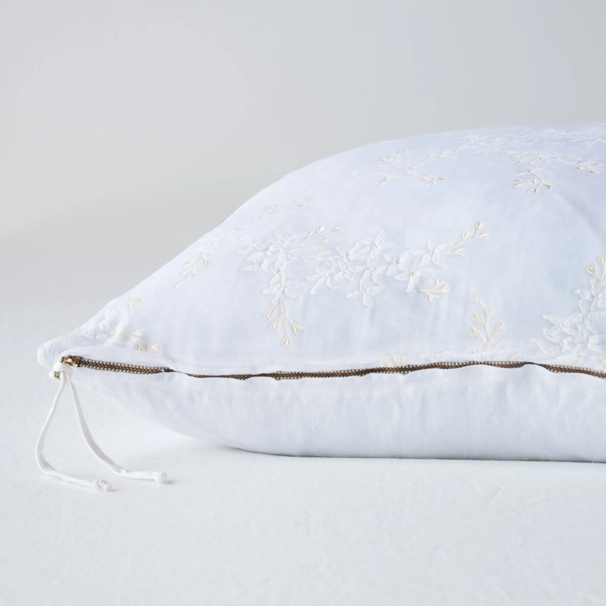Bella Notte Lynette 24x24 Pillow