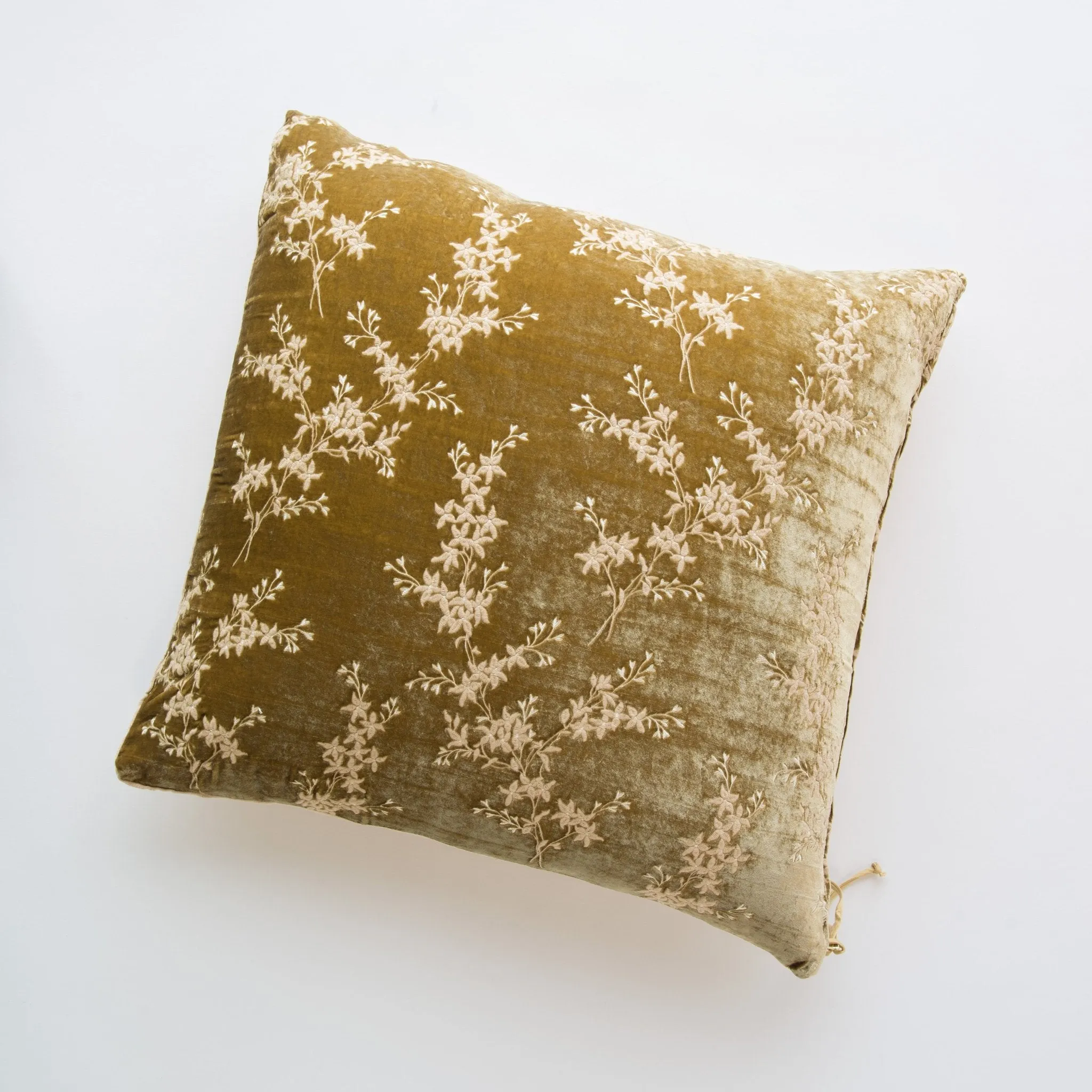 Bella Notte Lynette 24x24 Pillow