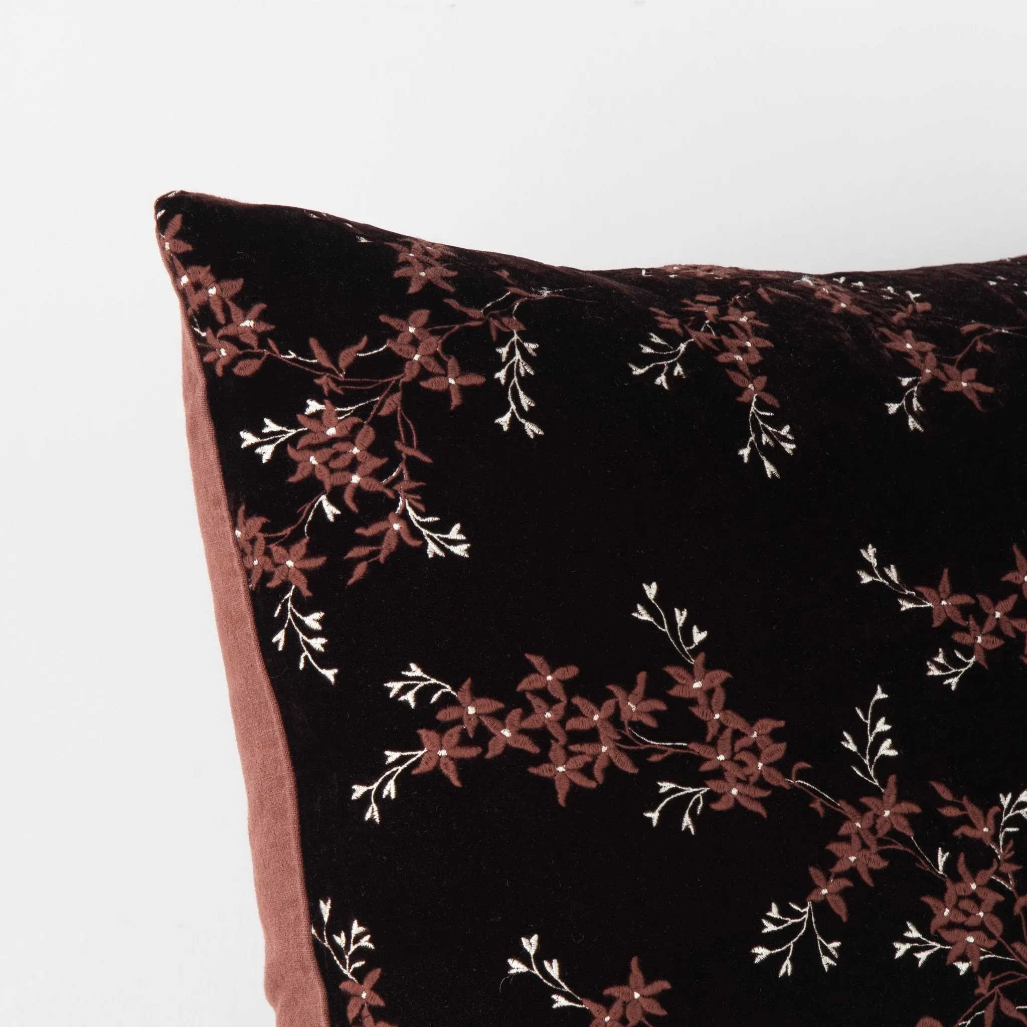 Bella Notte Lynette 24x24 Pillow