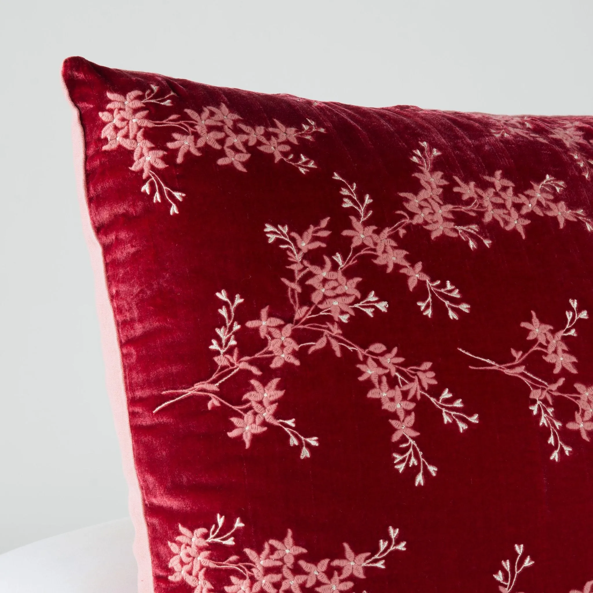 Bella Notte Lynette 24x24 Pillow