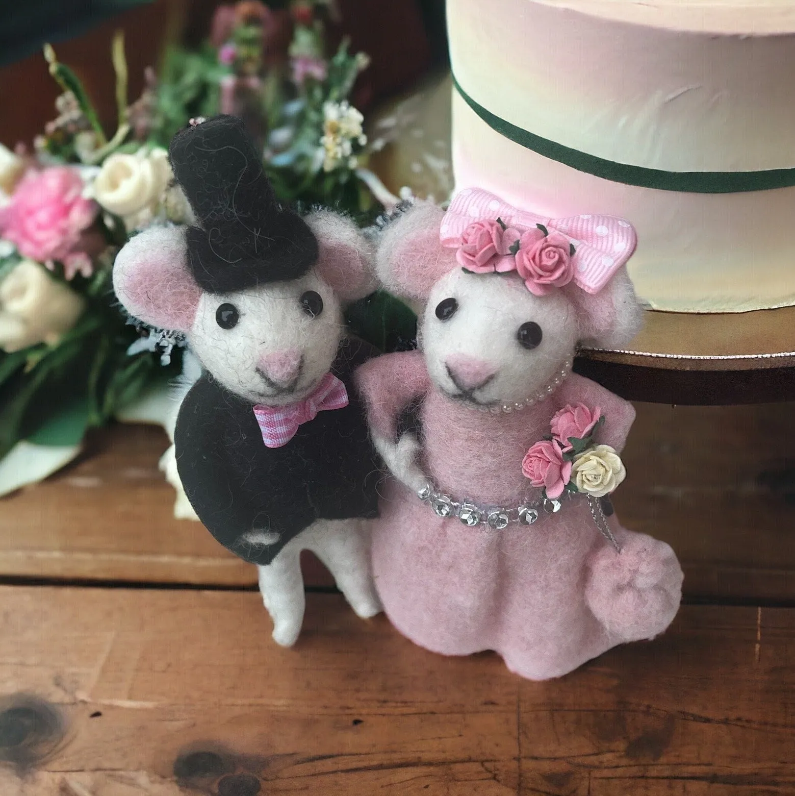 Hand made Felted Wedding Mice gift, Bridesmaid Gift, Maid of Honour Gift, Flower Girl Gift, Wedding Couple Gift, Cake Topper, Bride Shower