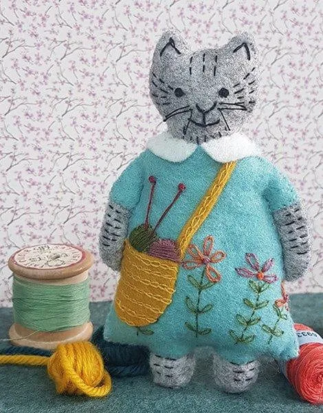 Mrs Cat Loves Knitting Felt Craft Kit, Corinne Lapierre