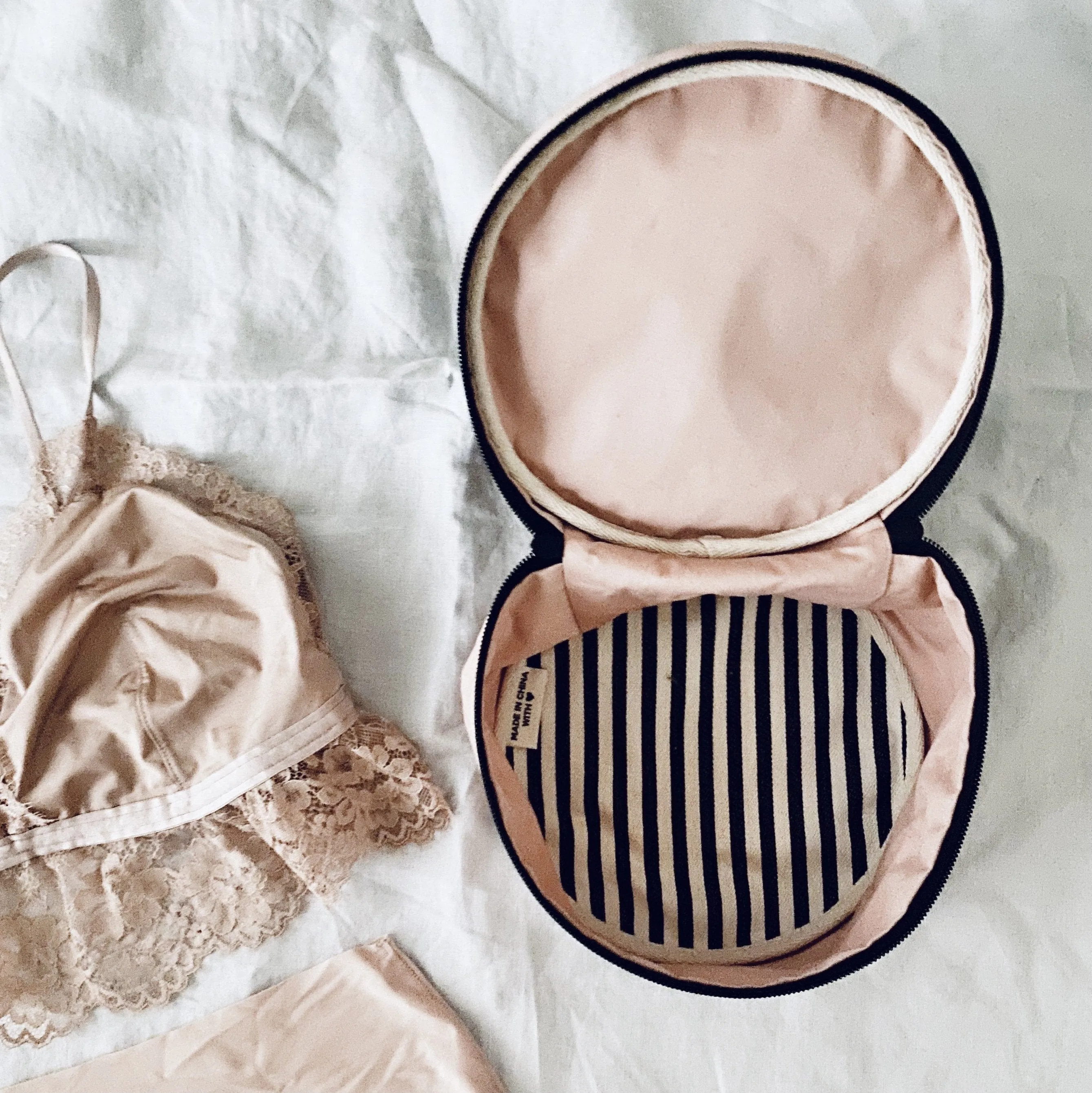 Round Lingerie Case, Pink/Blush